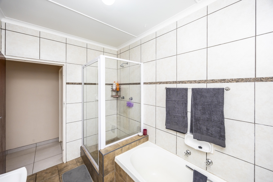 To Let 3 Bedroom Property for Rent in Beacon Bay Eastern Cape